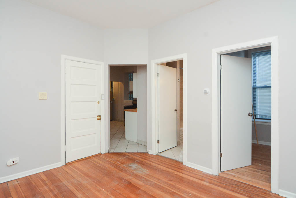 2202 W Belmont Avenue 1r Property Photo 9