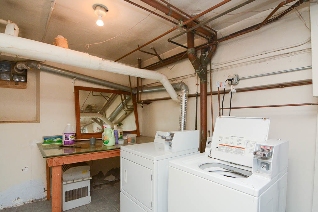 2202 W Belmont Avenue 1r Property Photo 19