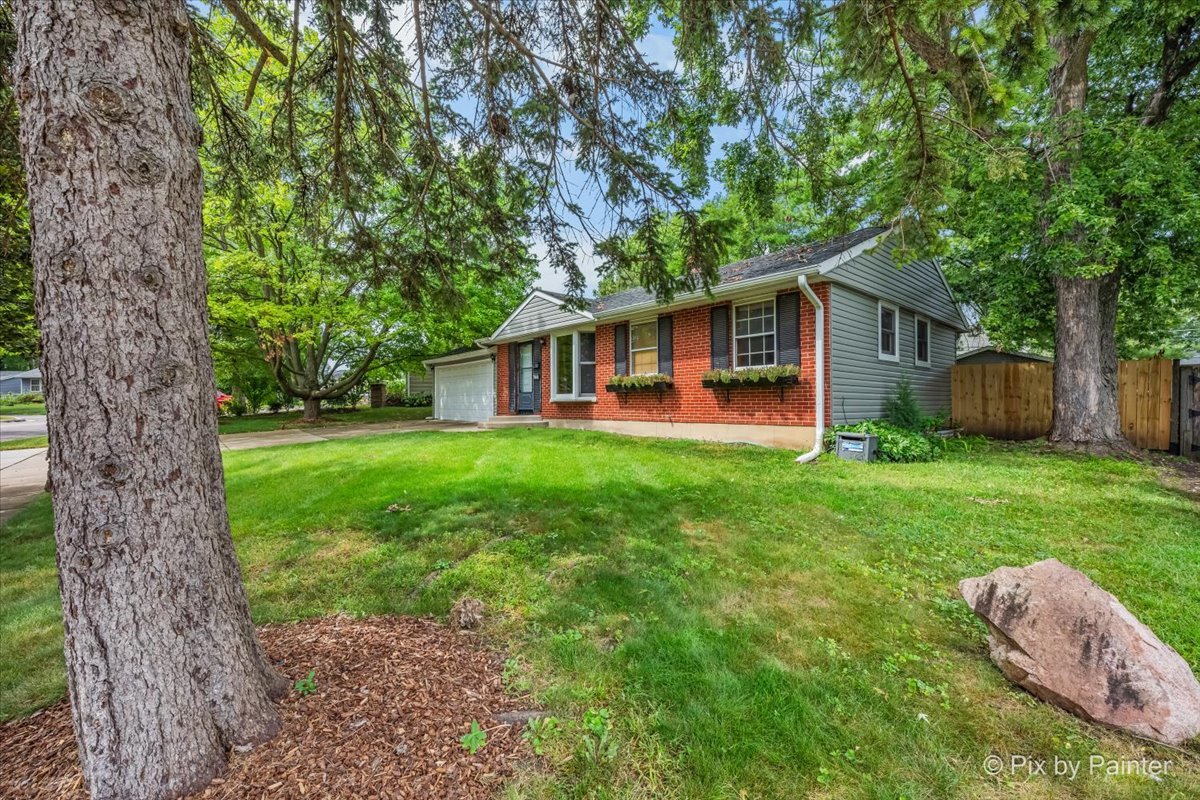 364 E Lincoln Avenue Property Photo 2