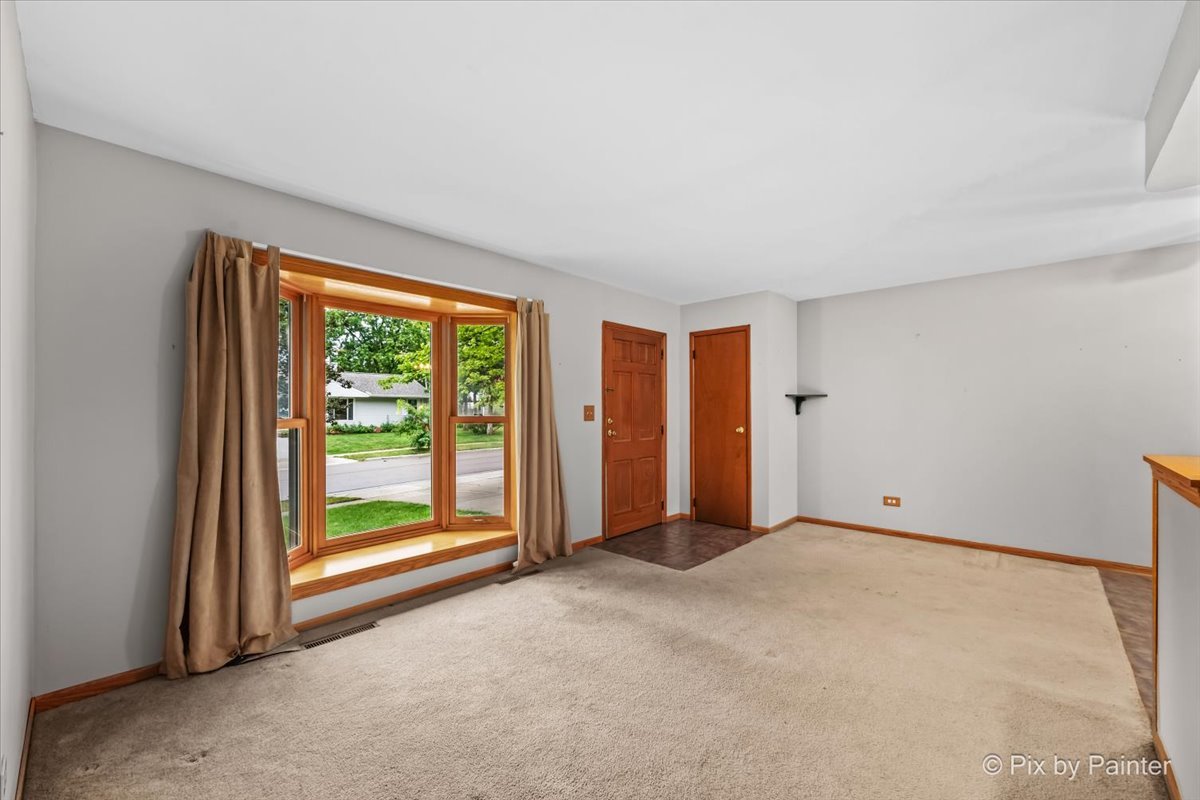 364 E Lincoln Avenue Property Photo 3