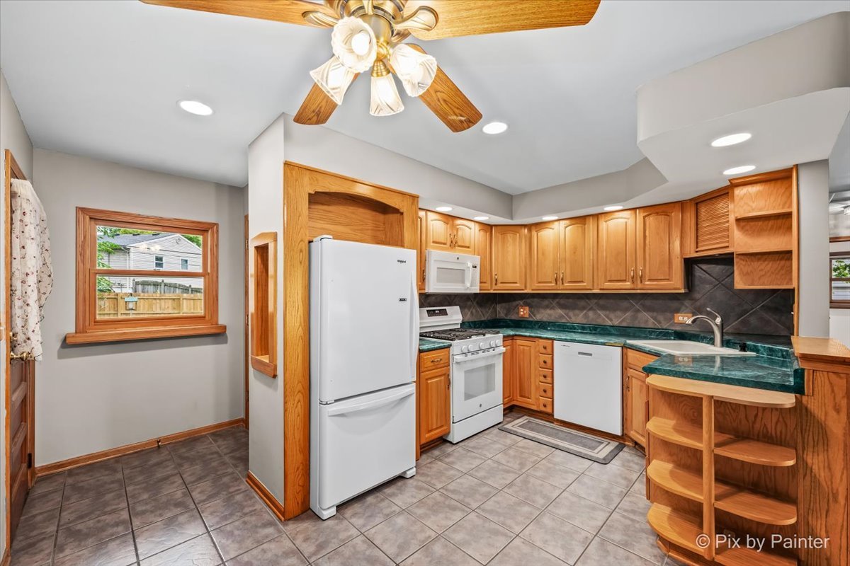 364 E Lincoln Avenue Property Photo 6