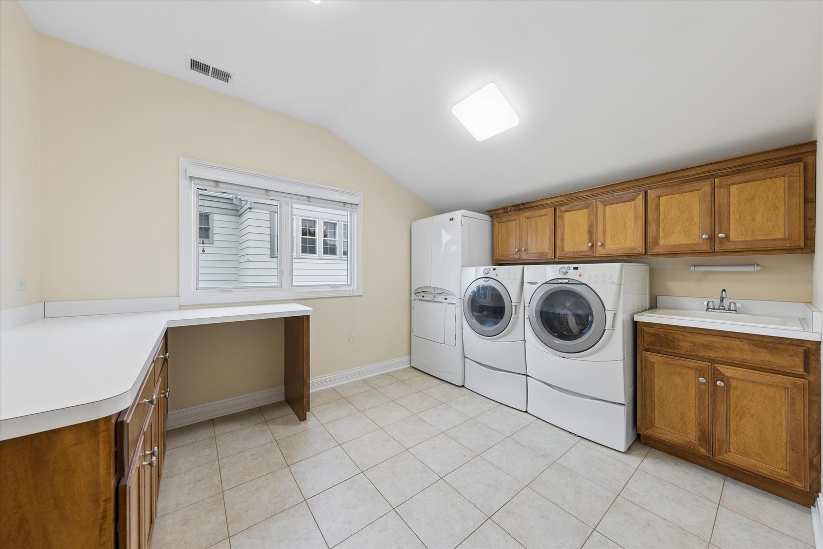 158 E Columbia Avenue Property Photo 29