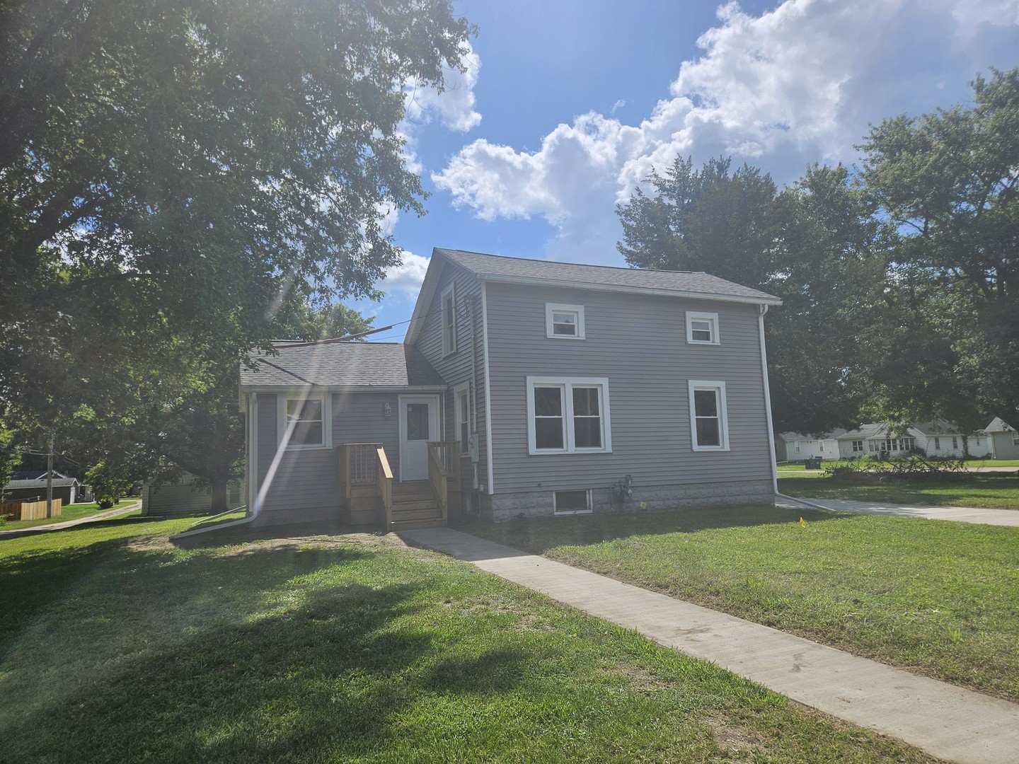 1211 W 5th Street Property Photo 2