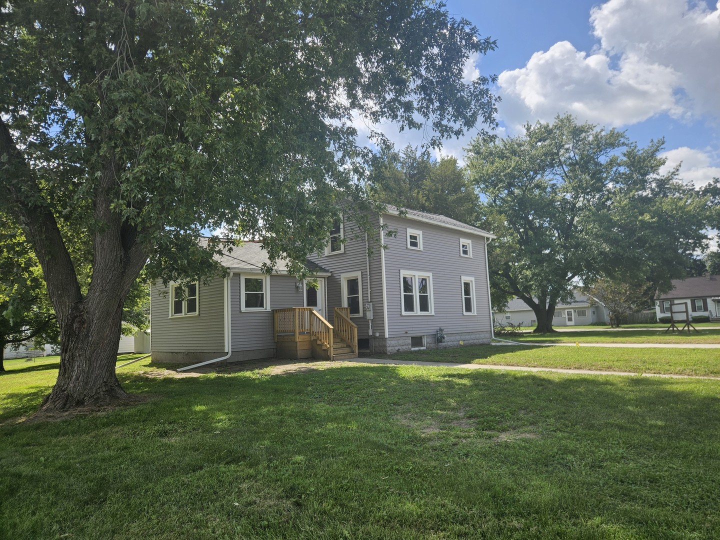 1211 W 5th Street Property Photo 3