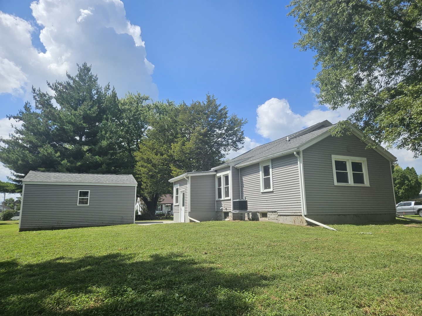 1211 W 5th Street Property Photo 4