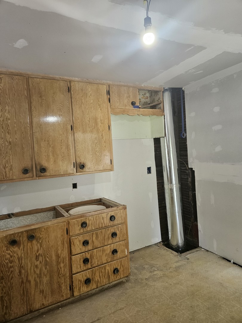 1211 W 5th Street Property Photo 8
