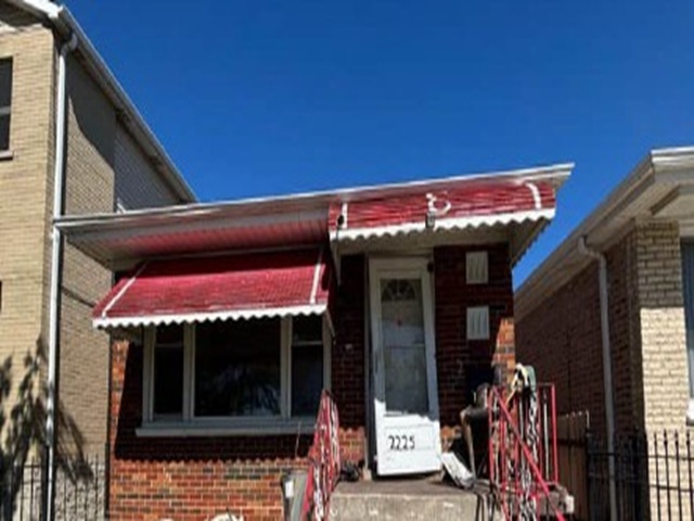 2225 S Kenneth Avenue Property Photo 1