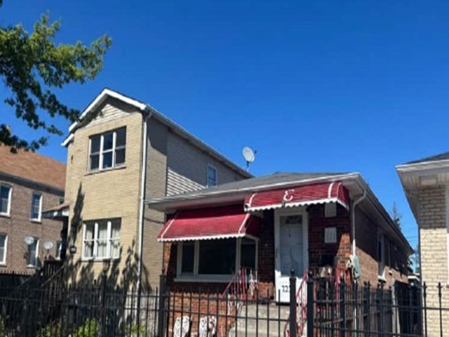 2225 S Kenneth Avenue Property Photo 3