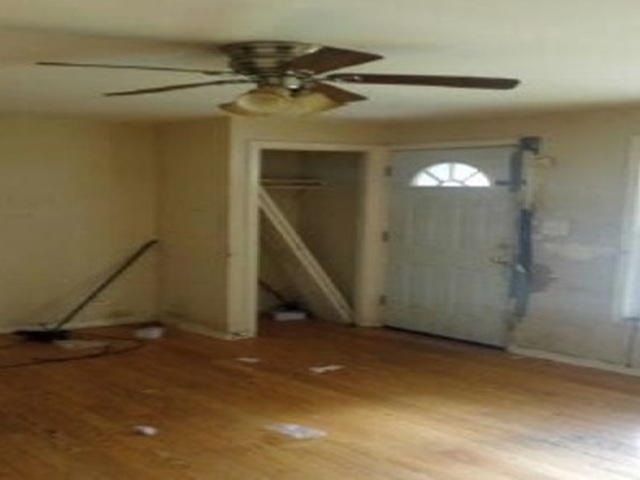 2225 S Kenneth Avenue Property Photo 4