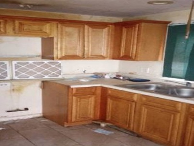 2225 S Kenneth Avenue Property Photo 5