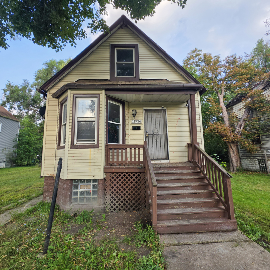 11936 S Prairie Avenue Property Photo 1