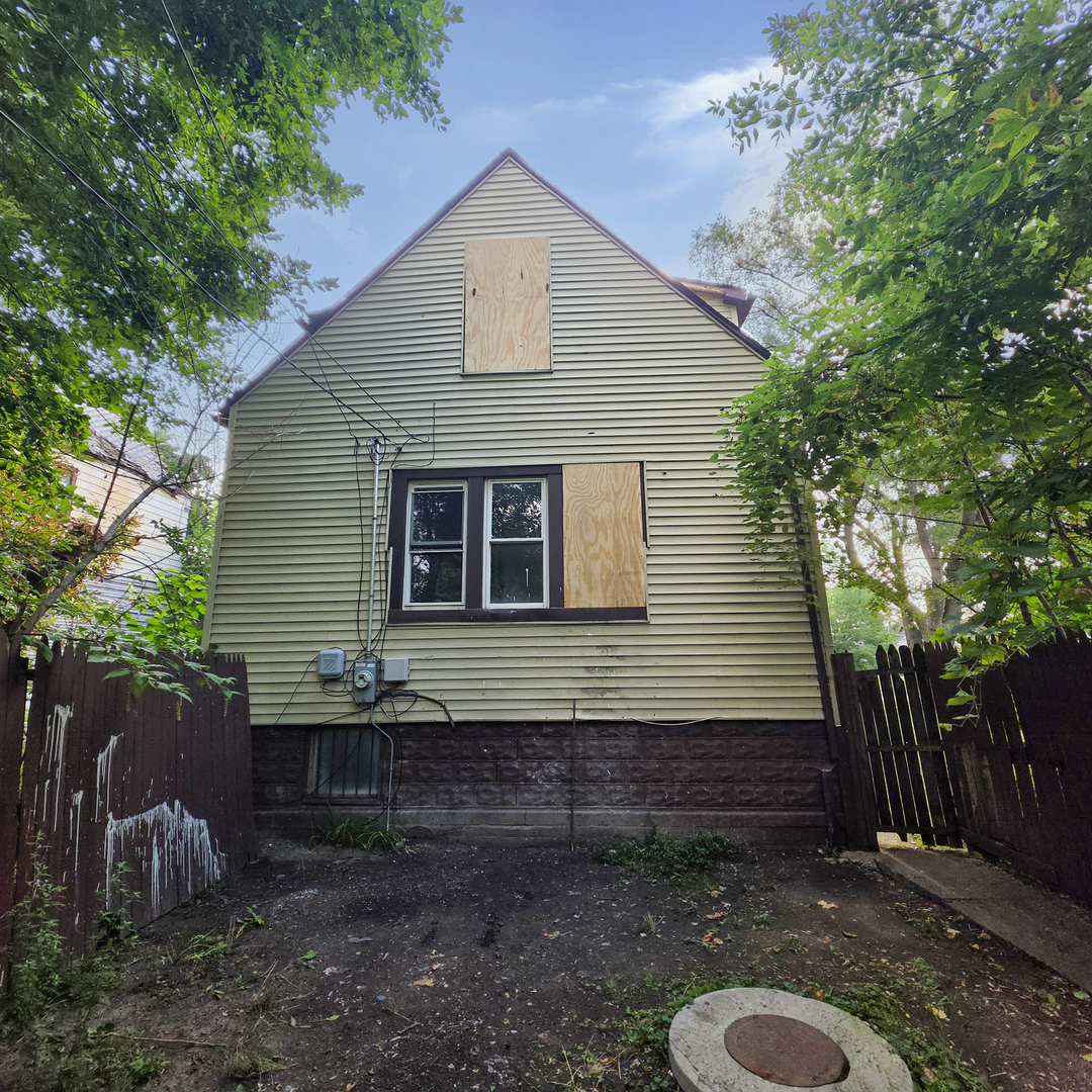 11936 S Prairie Avenue Property Photo 2