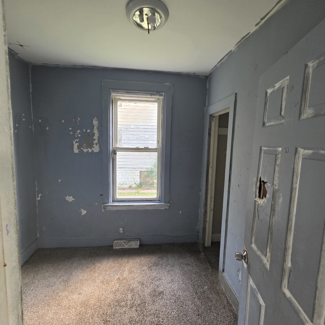 11936 S Prairie Avenue Property Photo 4