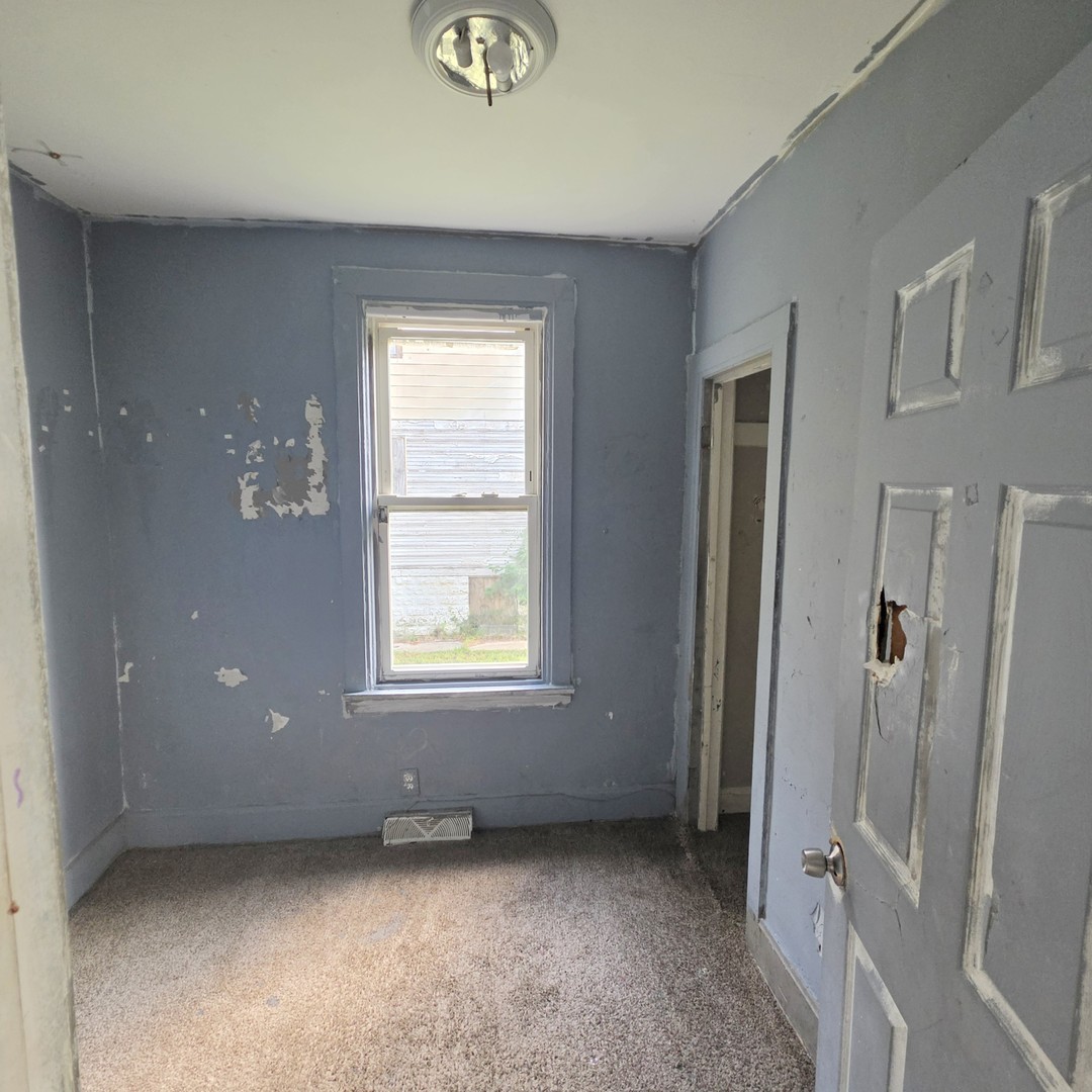 11936 S Prairie Avenue Property Photo 4