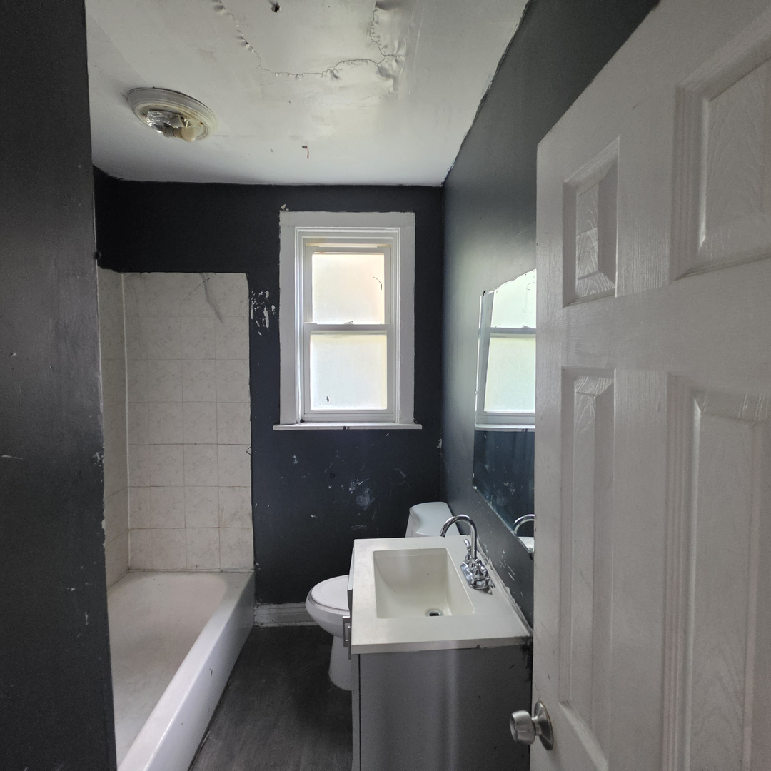 11936 S Prairie Avenue Property Photo 6