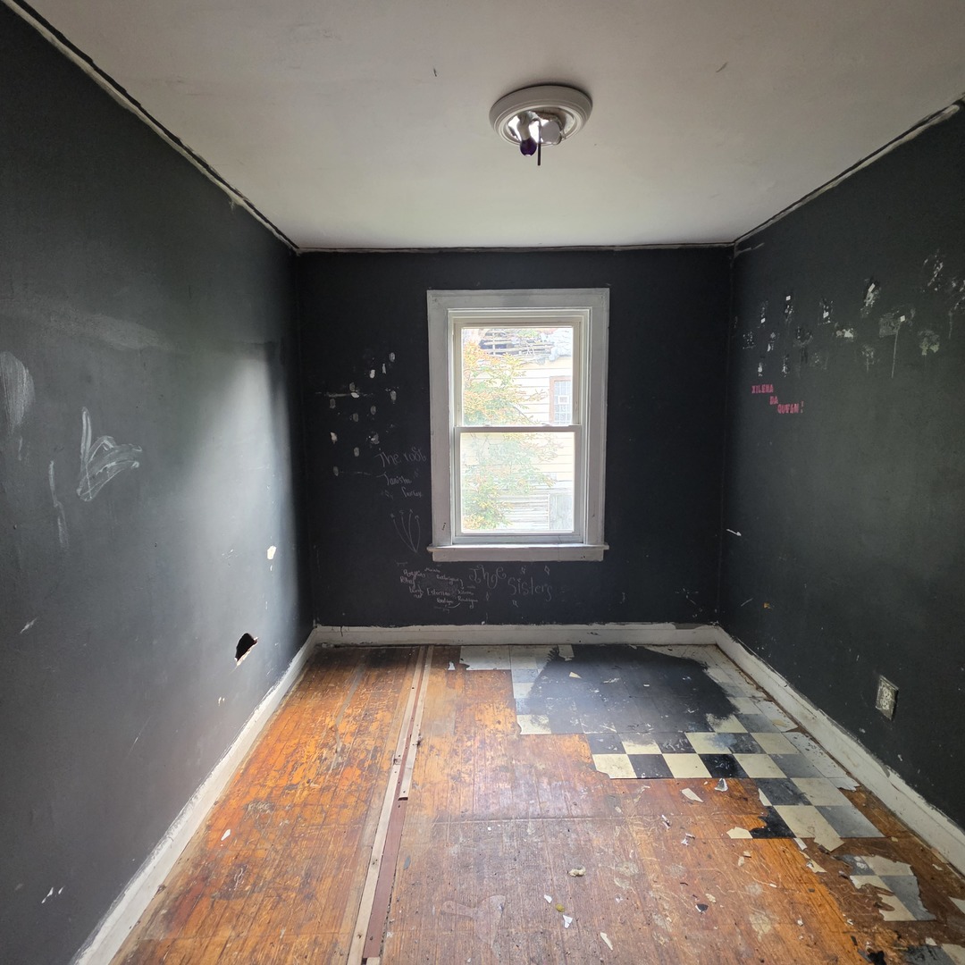 11936 S Prairie Avenue Property Photo 8