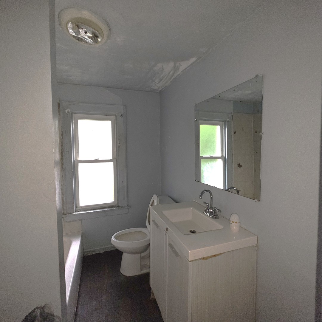 11936 S Prairie Avenue Property Photo 9