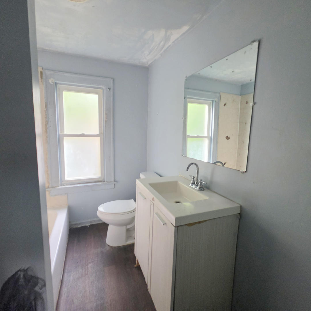11936 S Prairie Avenue Property Photo 9