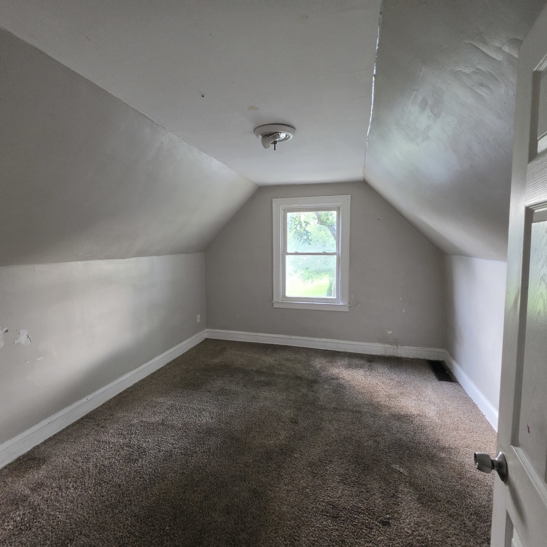11936 S Prairie Avenue Property Photo 10