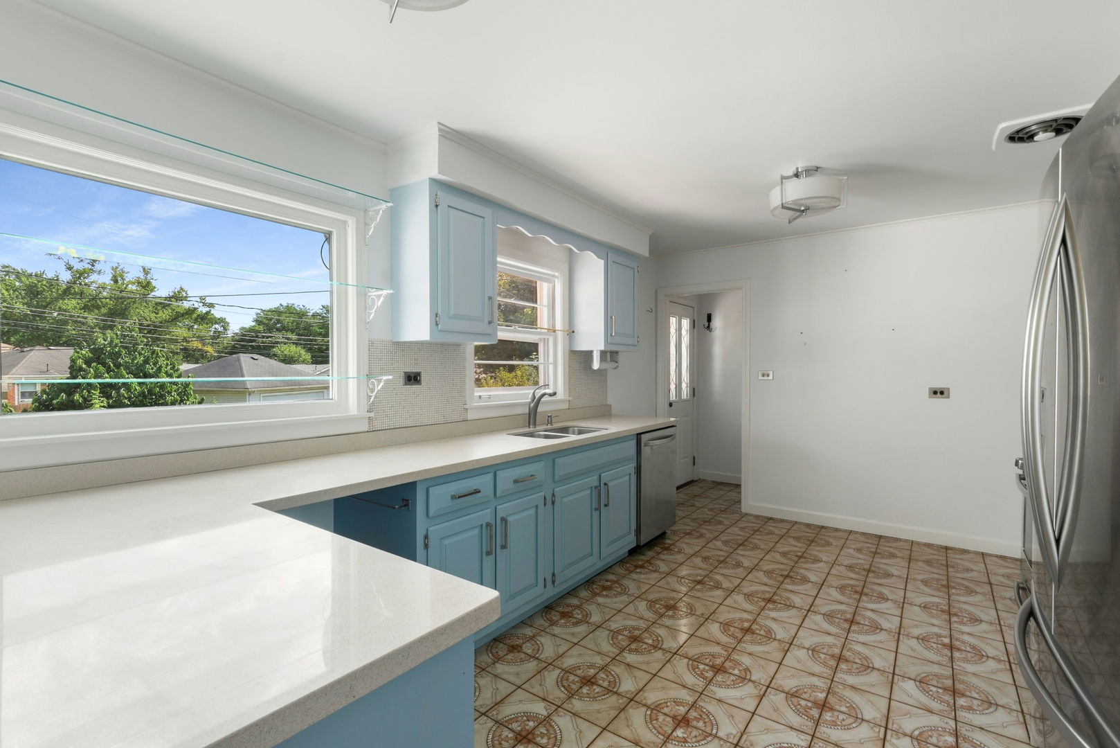 8663 Gross Point Road Property Photo 6