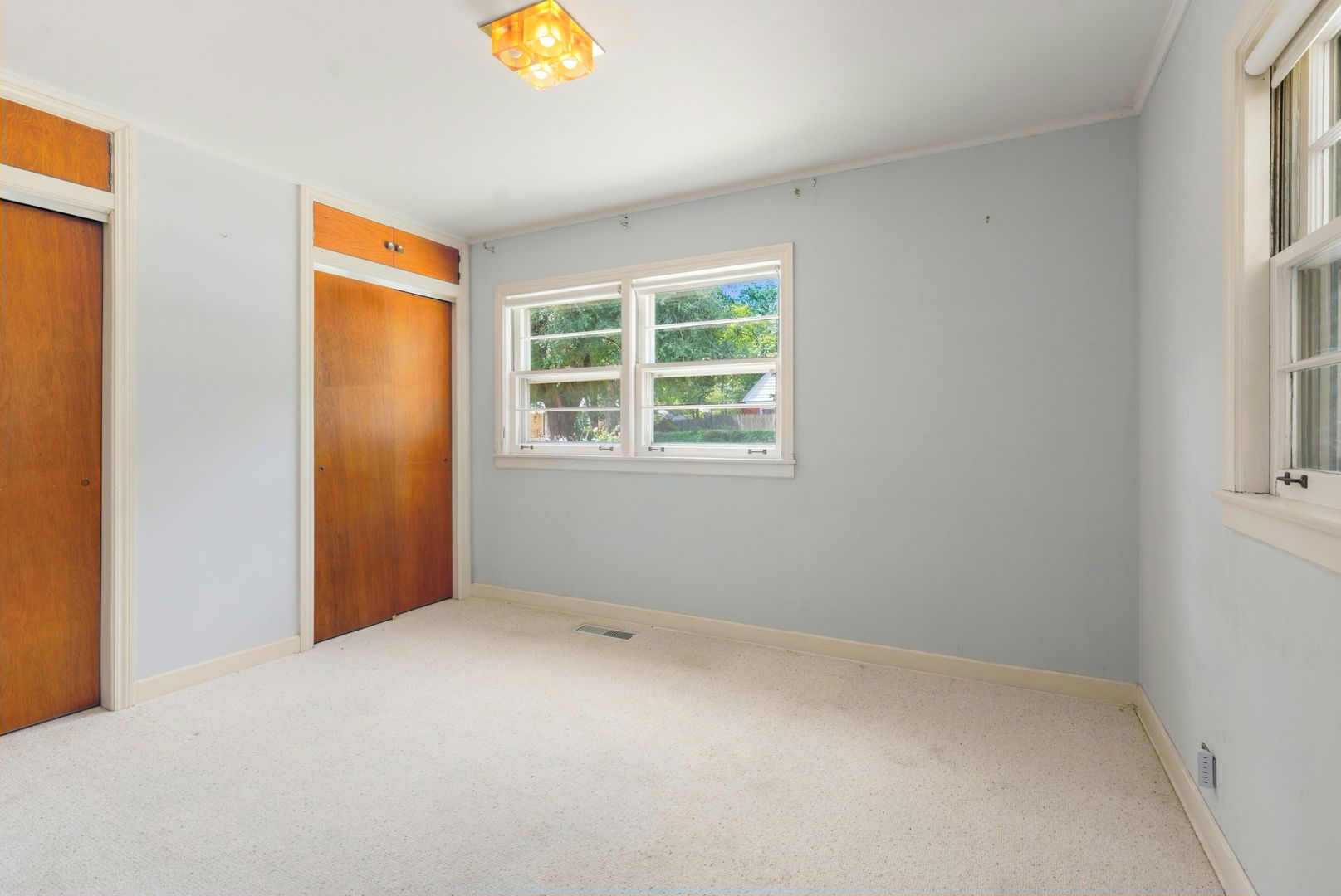 8663 Gross Point Road Property Photo 13