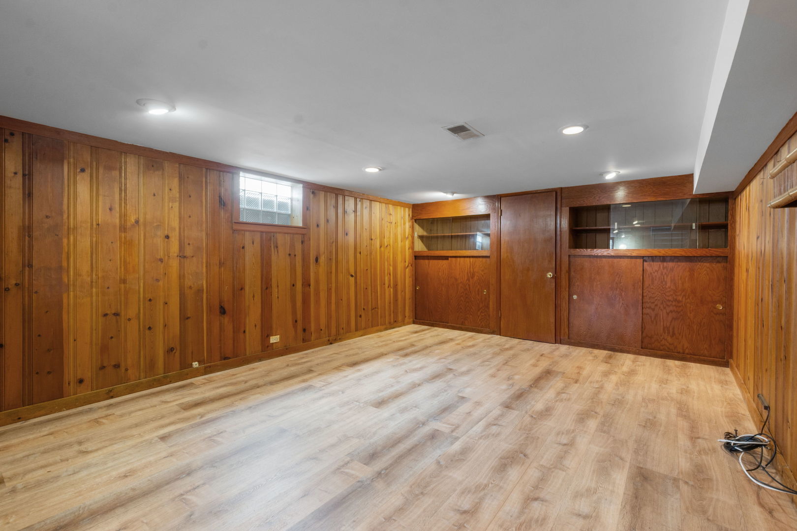 8663 Gross Point Road Property Photo 18