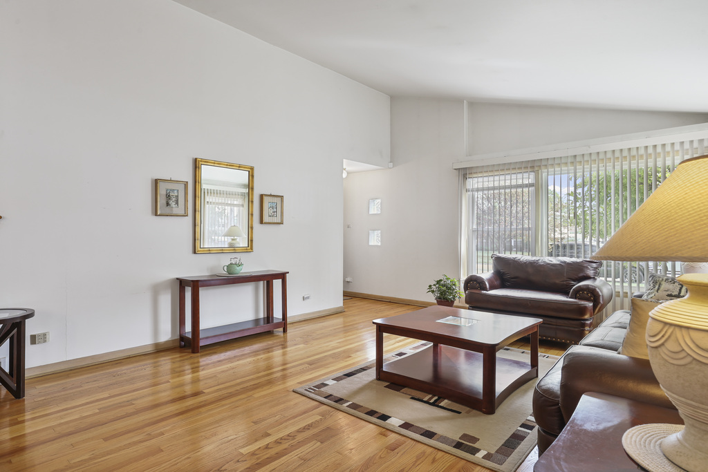9232 Parkside Avenue Property Photo 4