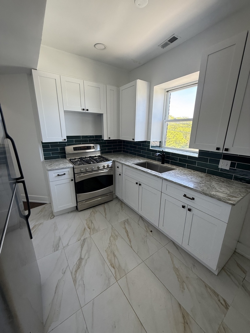 6915 S Peoria Street Property Photo 2