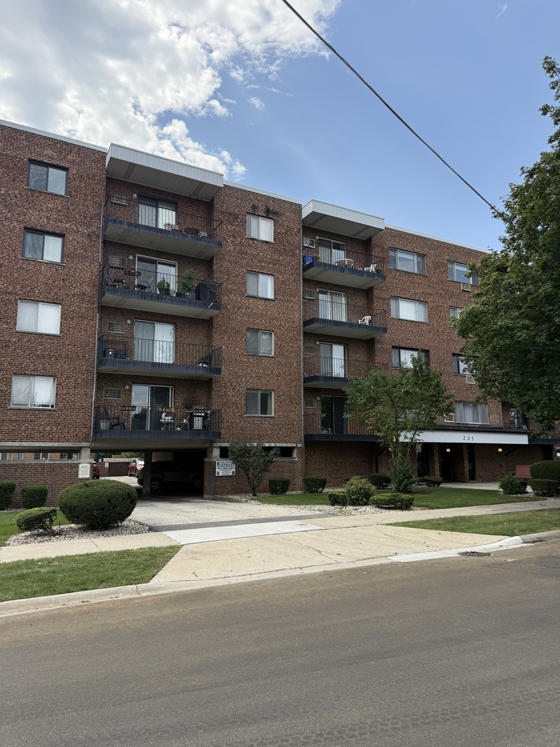 205 W Miner Street 106 Property Photo 1