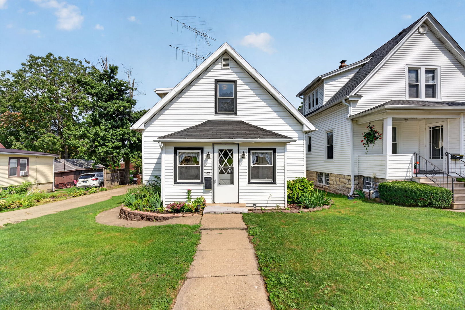 1107 Sterling Avenue Property Photo 2