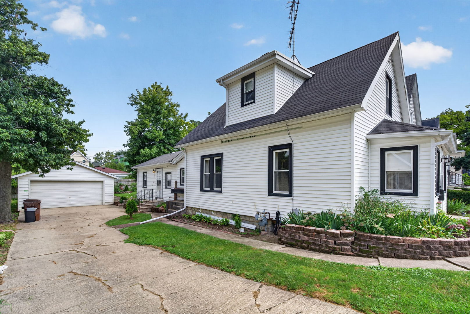1107 Sterling Avenue Property Photo 4