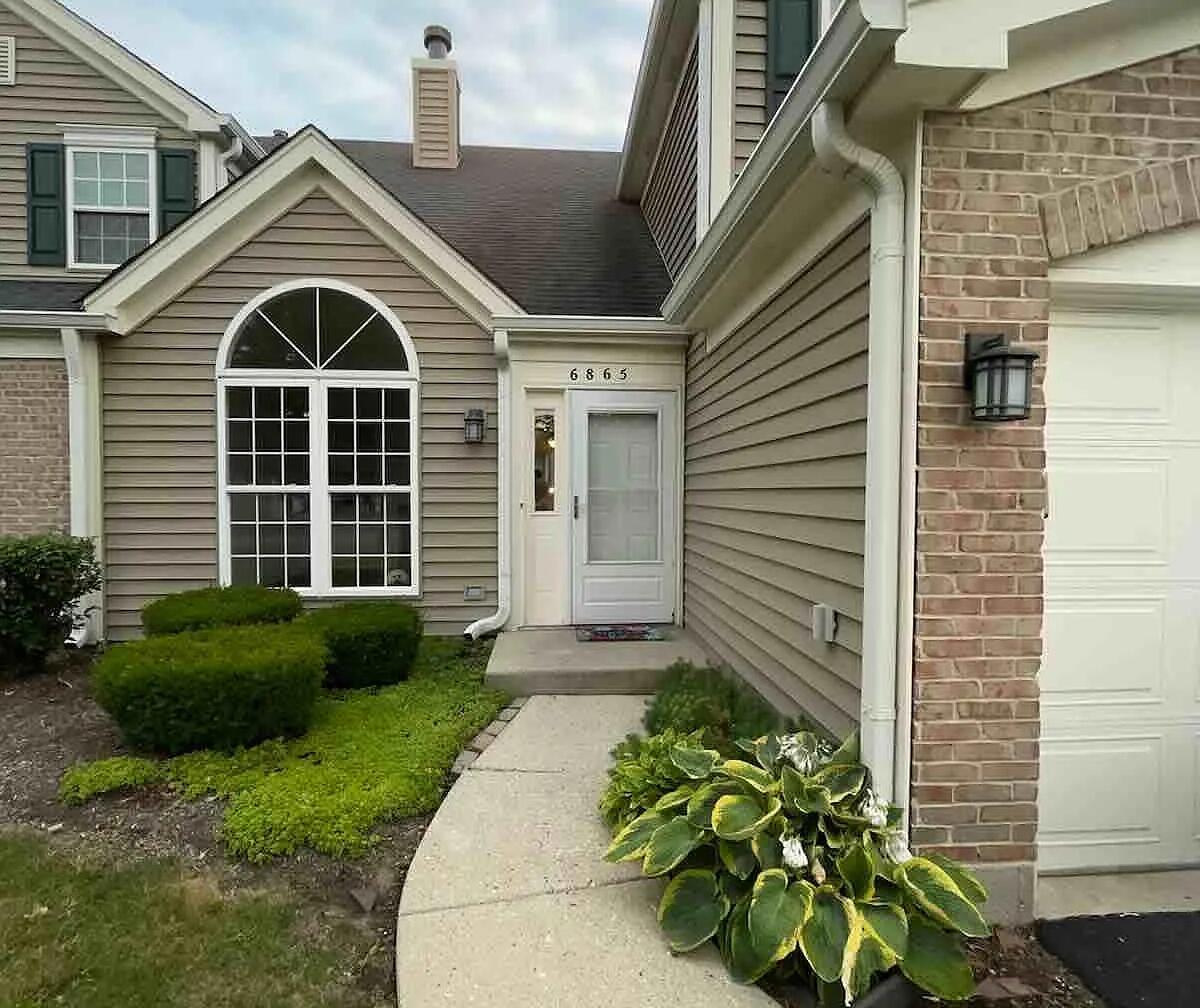 6865 N Hampton Circle Property Photo 1