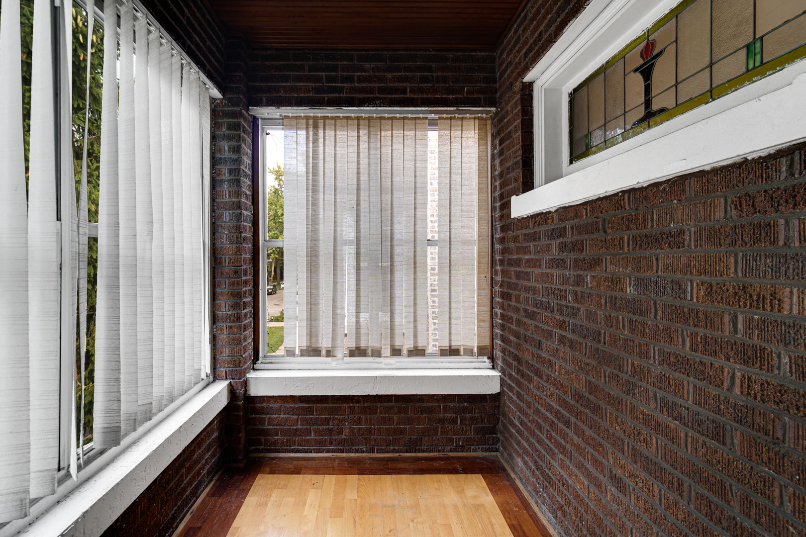 5753 N Washtenaw Avenue Property Photo 4