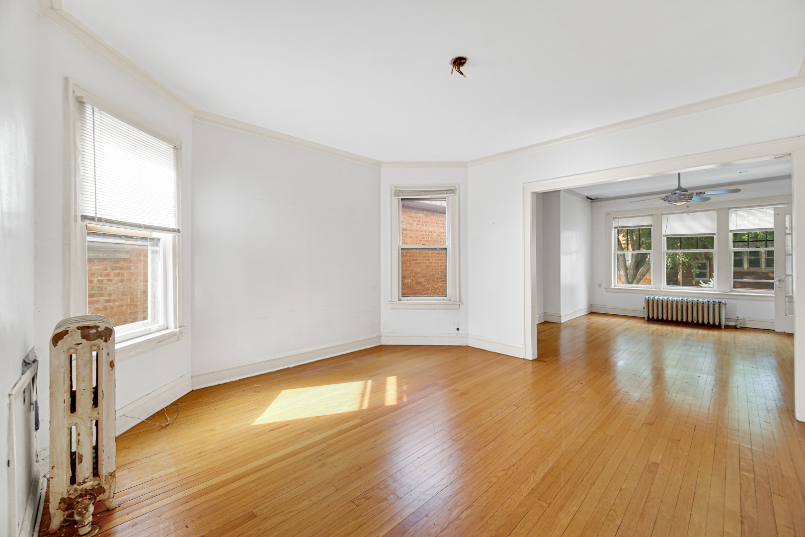 5753 N Washtenaw Avenue Property Photo 5