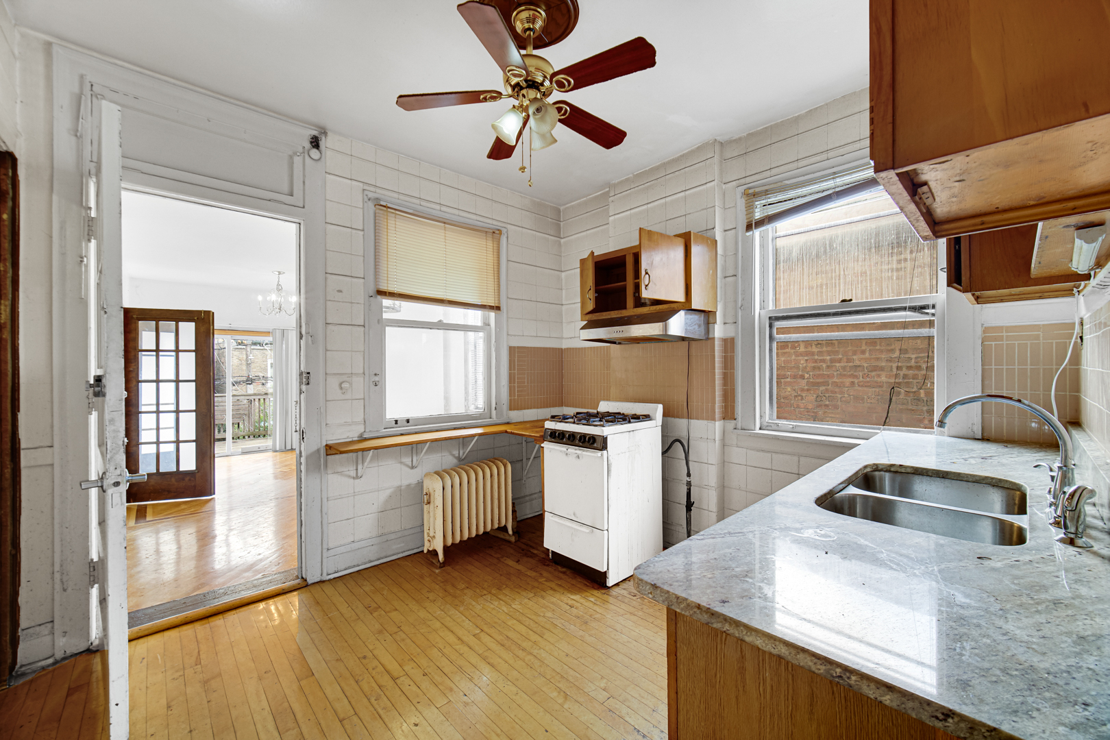 5753 N Washtenaw Avenue Property Photo 6