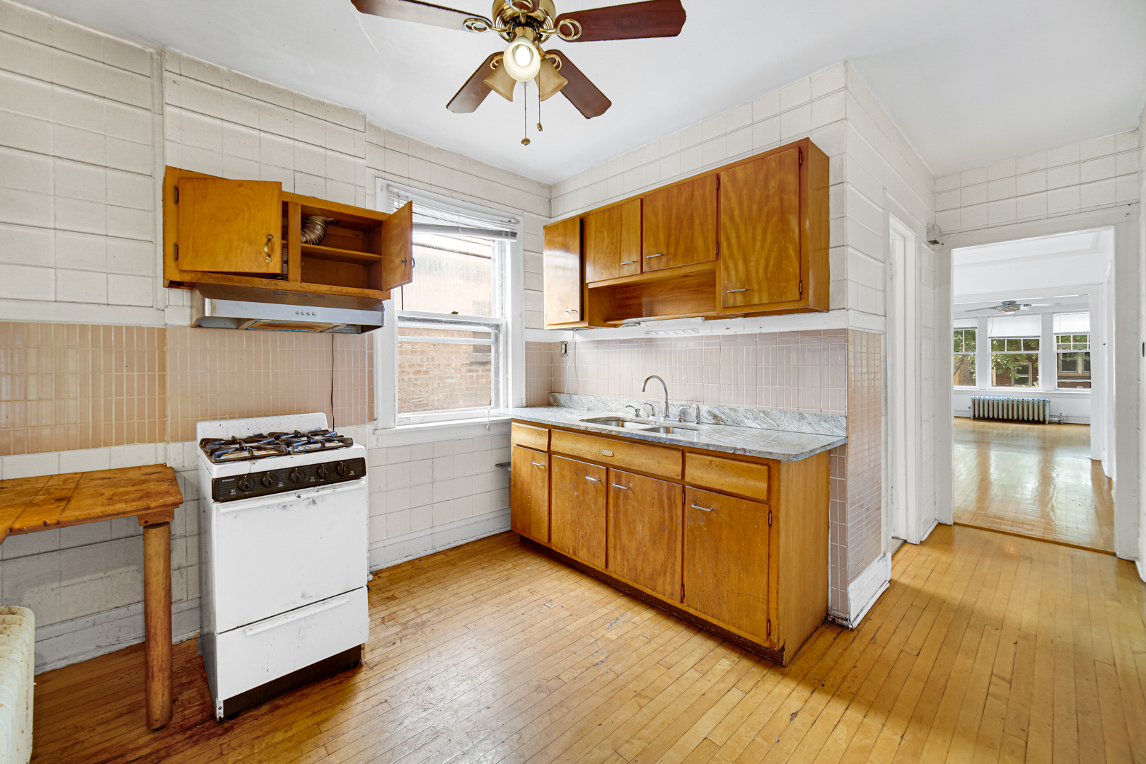 5753 N Washtenaw Avenue Property Photo 7