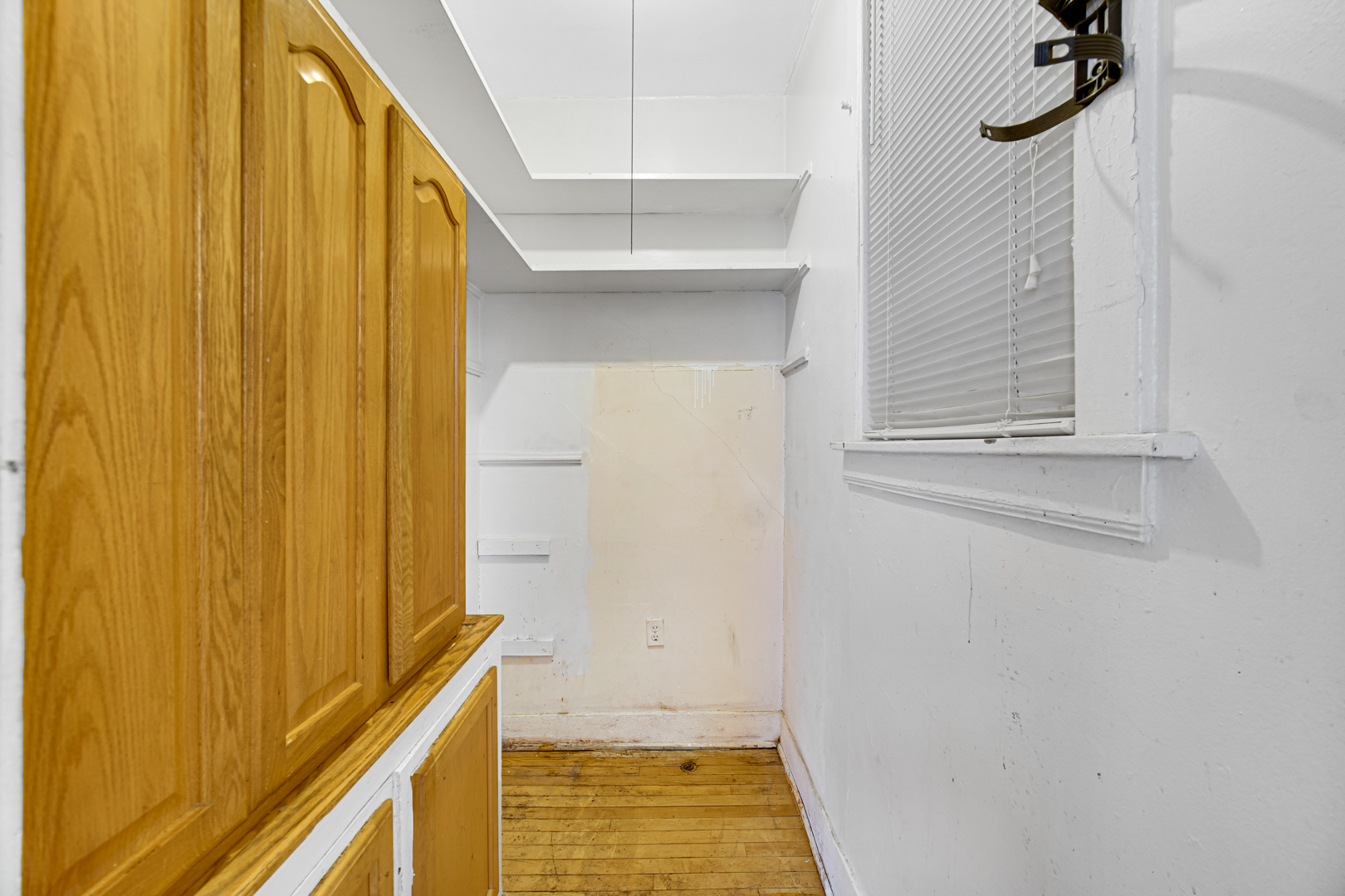 5753 N Washtenaw Avenue Property Photo 8