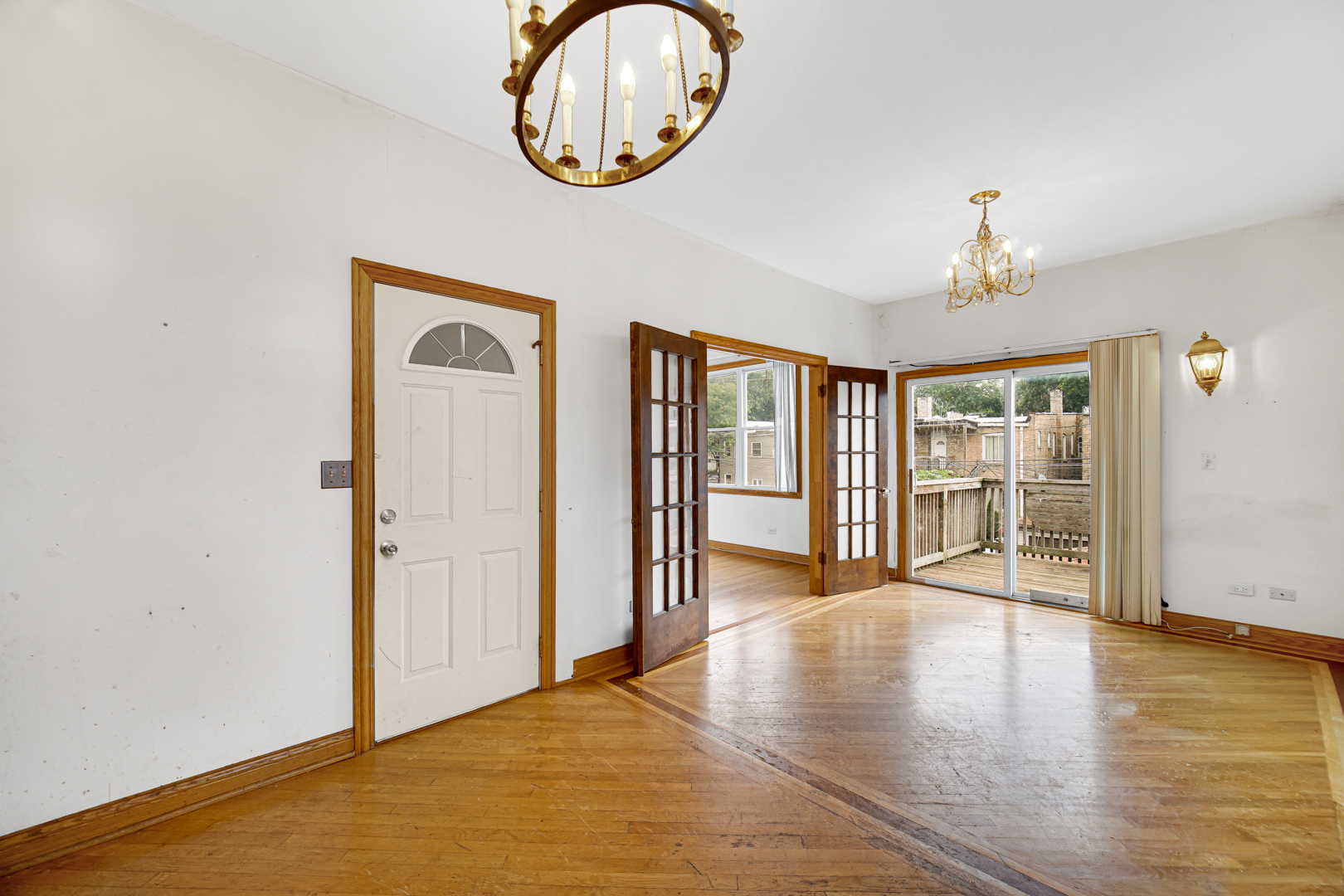5753 N Washtenaw Avenue Property Photo 13