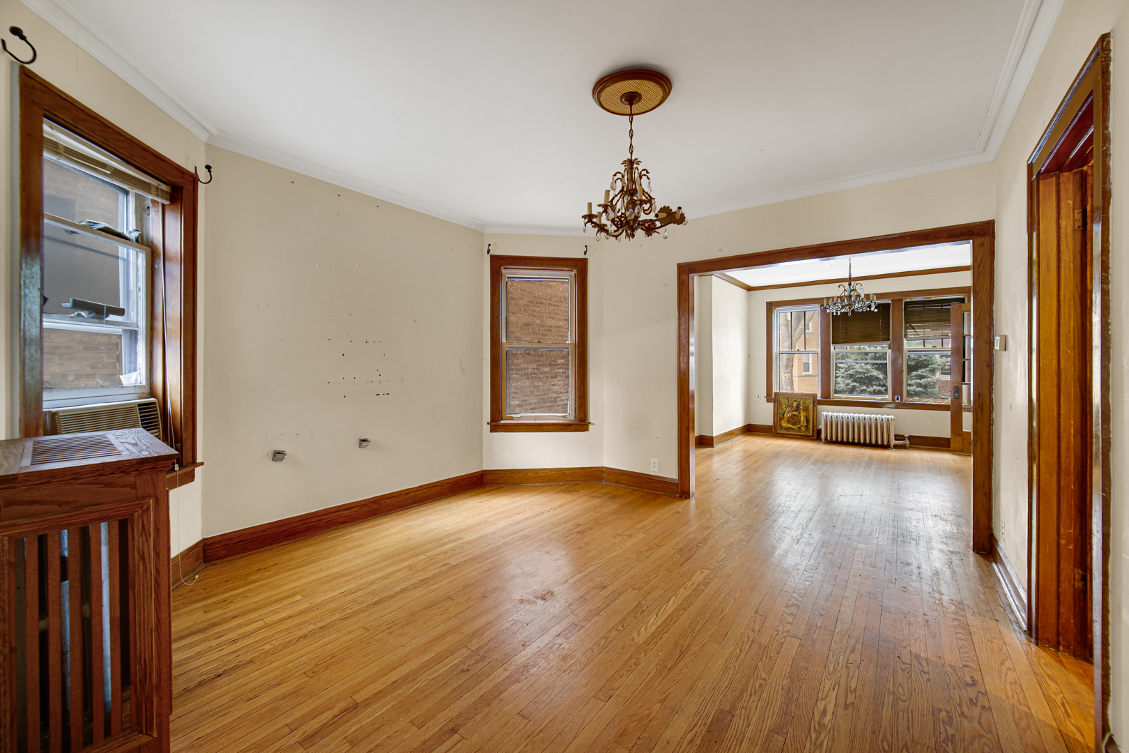5753 N Washtenaw Avenue Property Photo 18