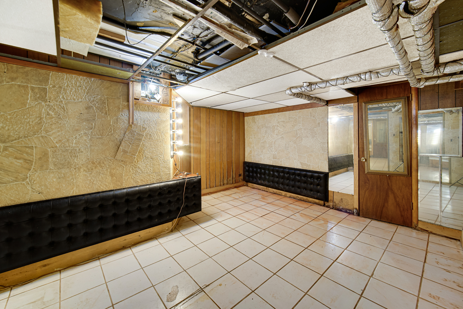 5753 N Washtenaw Avenue Property Photo 31