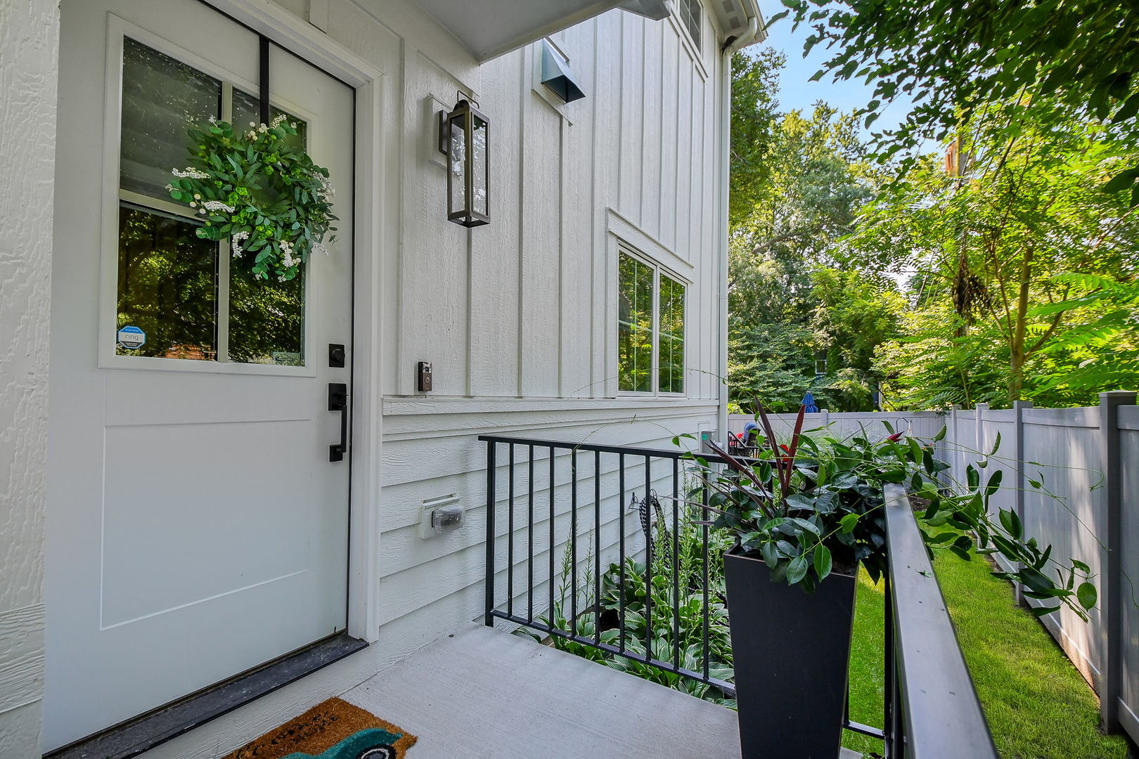 820 E Franklin Avenue Property Photo 2