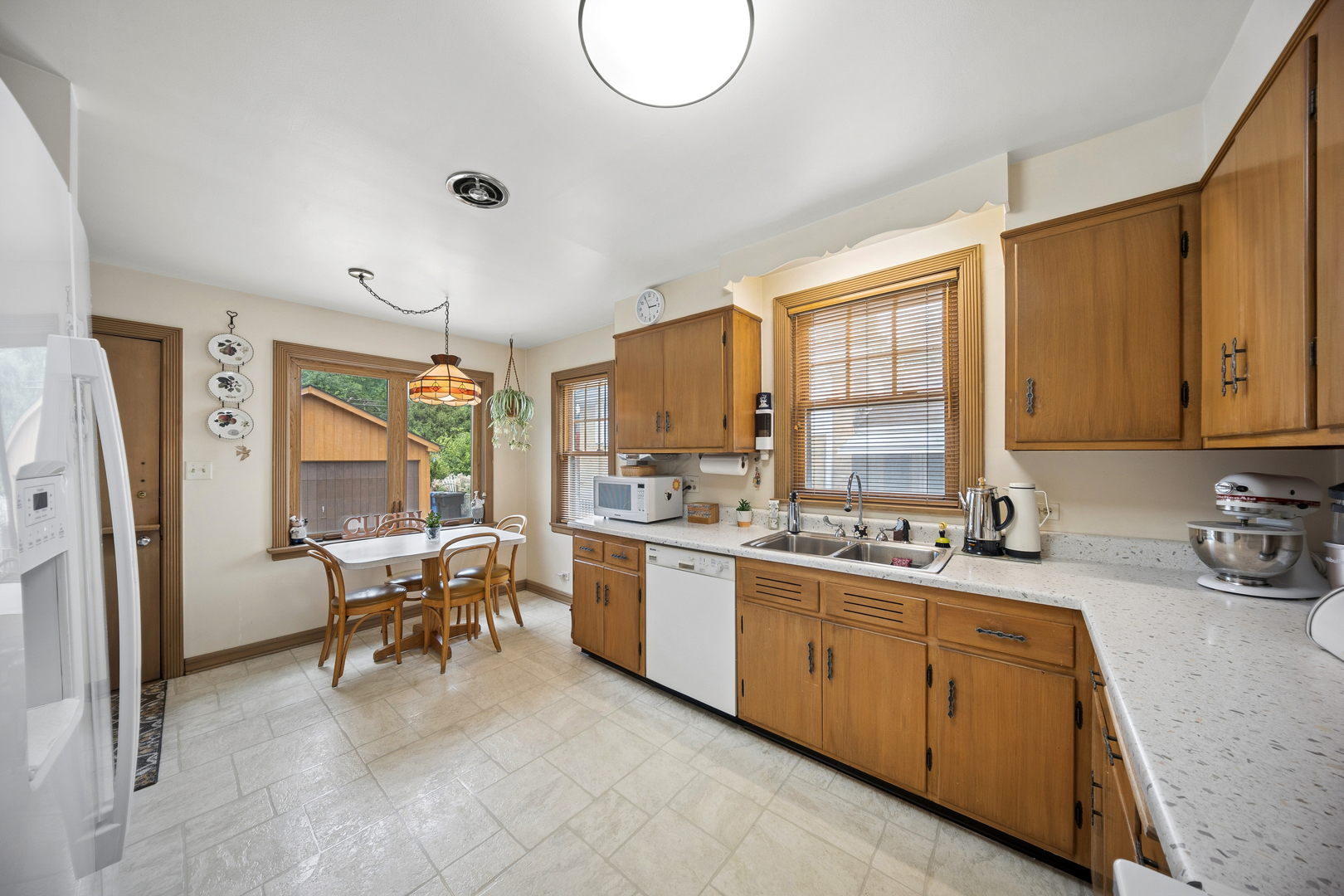 6631 N Caldwell Avenue Property Photo 9