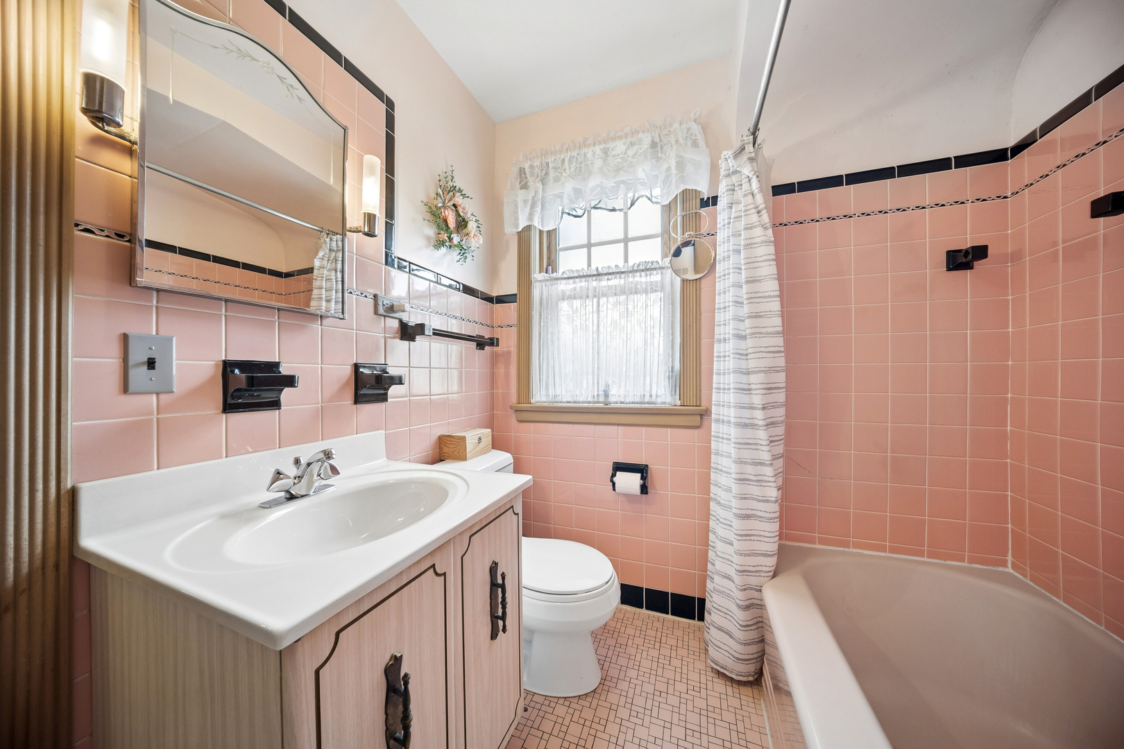 6631 N Caldwell Avenue Property Photo 18
