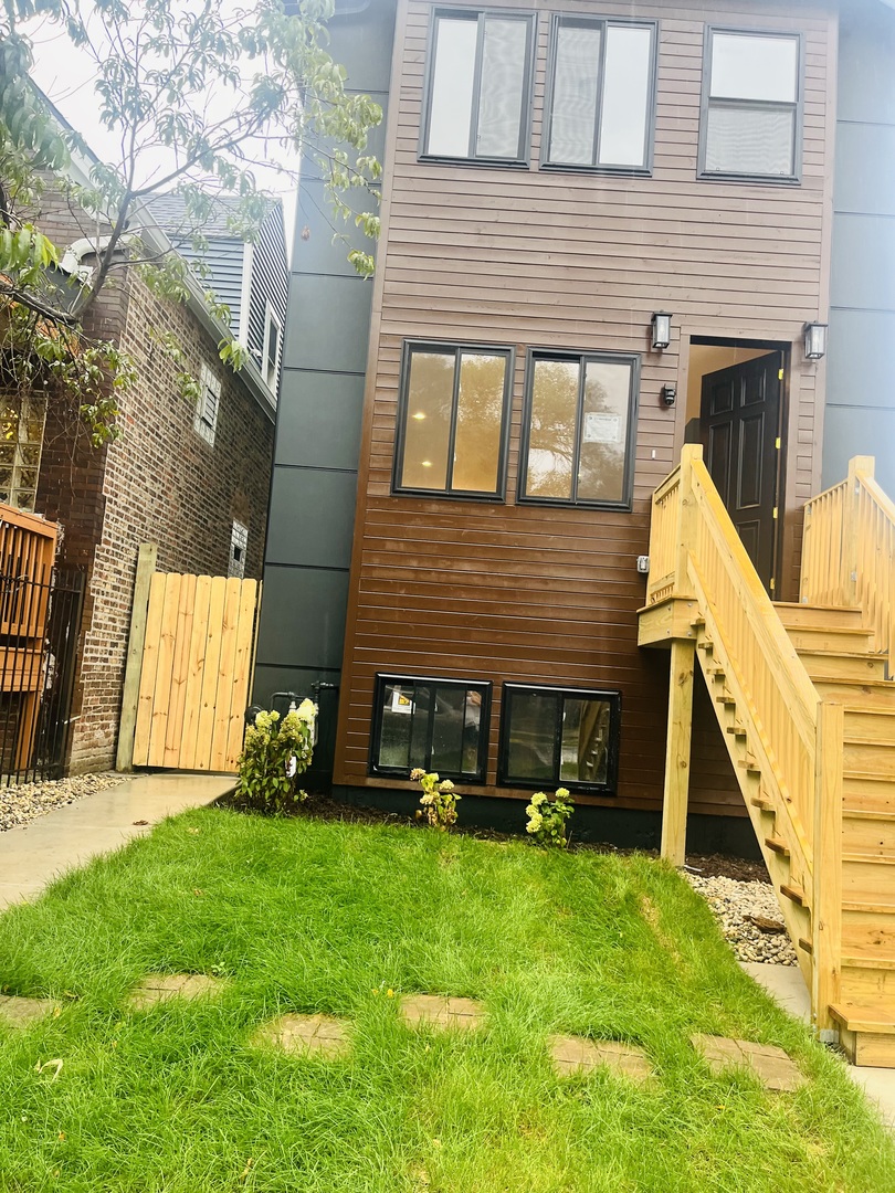 956 N Saint Louis Avenue Property Photo 3