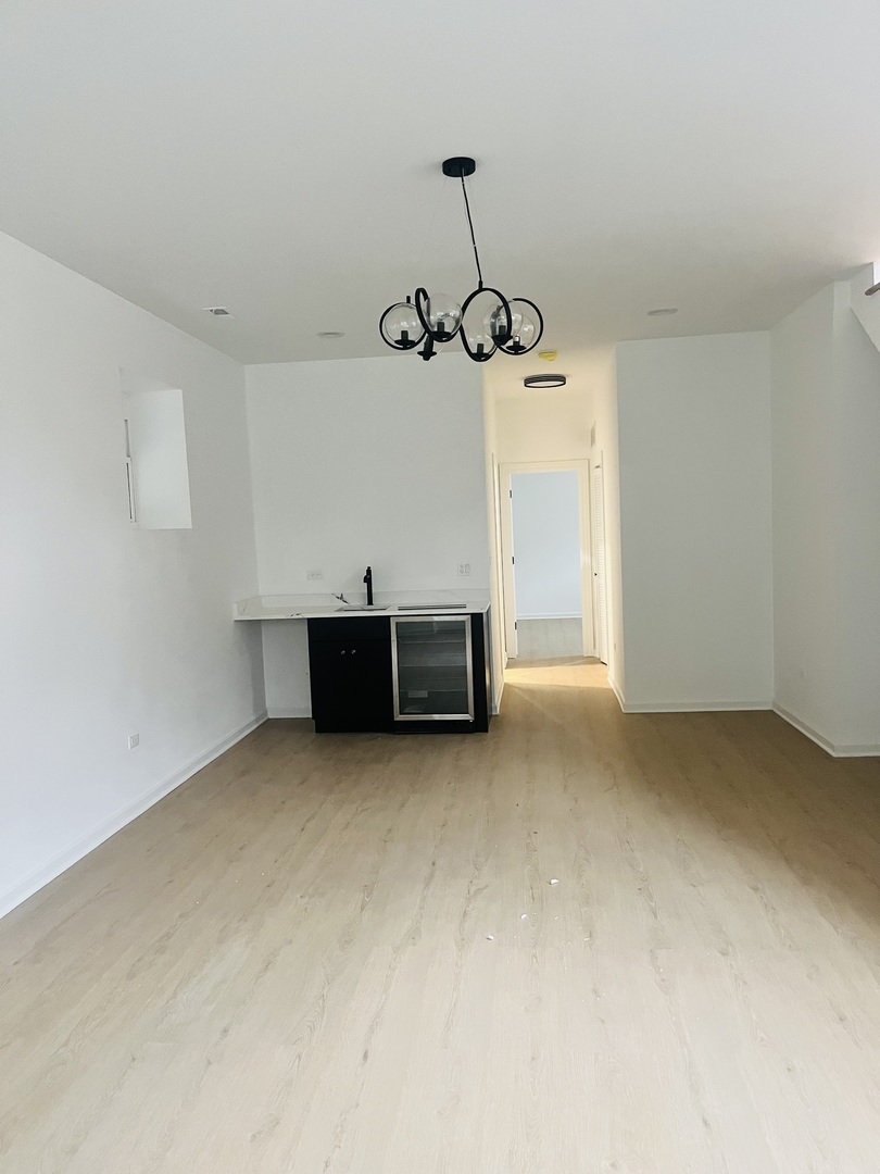 956 N Saint Louis Avenue Property Photo 19