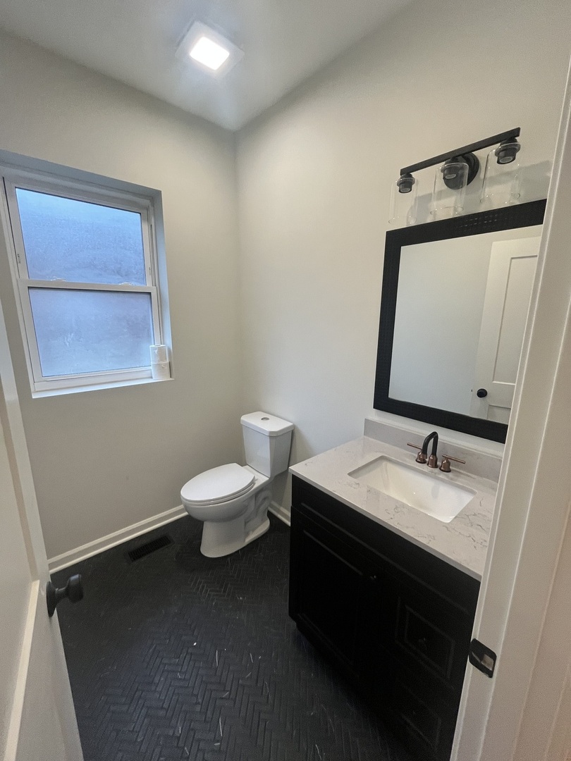 956 N Saint Louis Avenue Property Photo 23