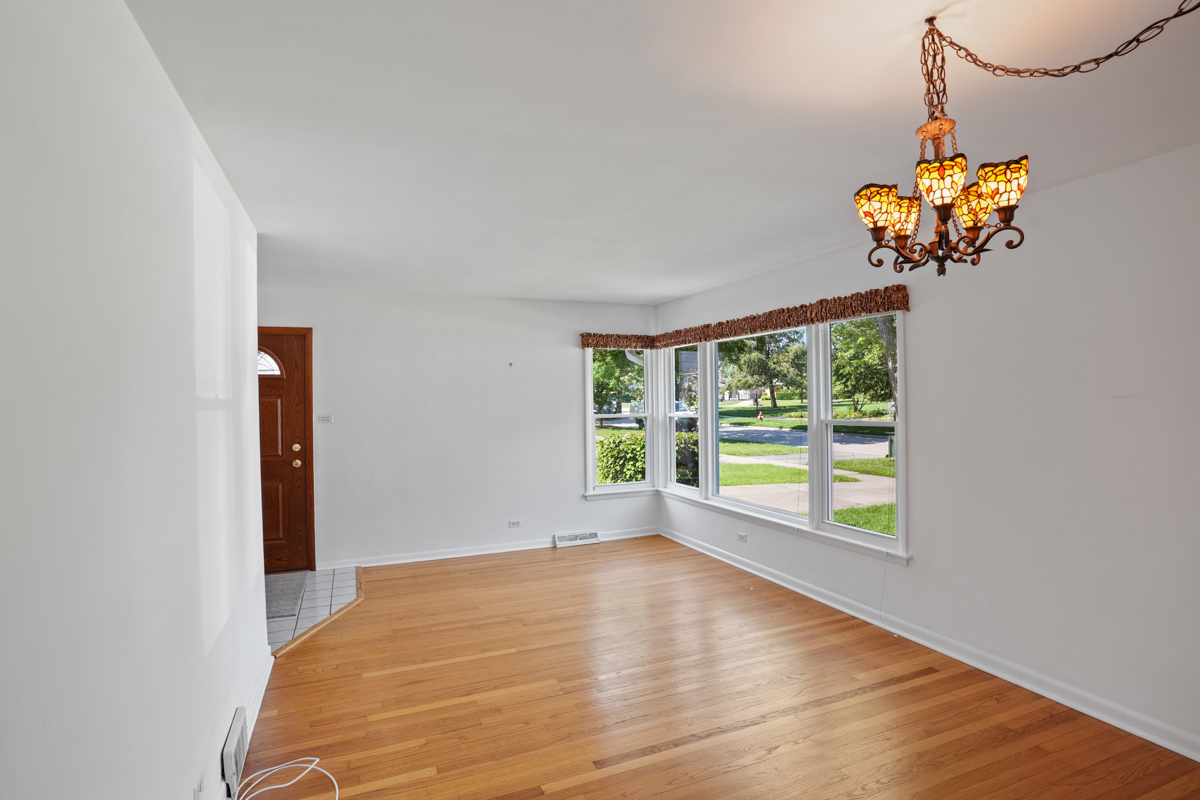 1419 W Saint James Place Property Photo 5