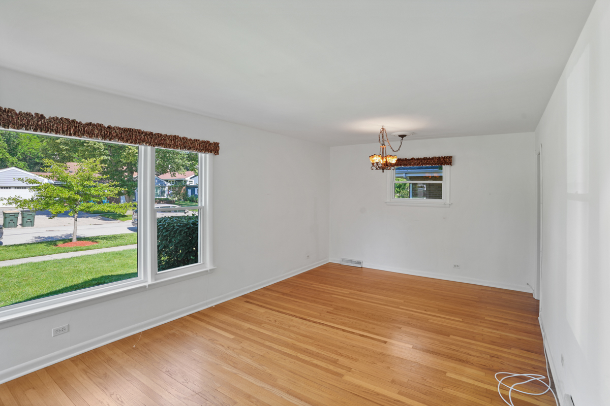 1419 W Saint James Place Property Photo 6
