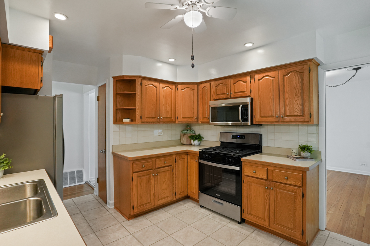 1419 W Saint James Place Property Photo 8