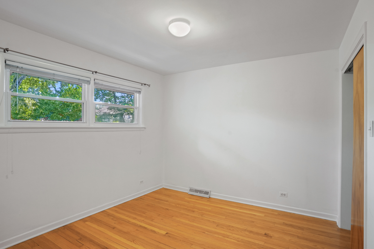 1419 W Saint James Place Property Photo 11
